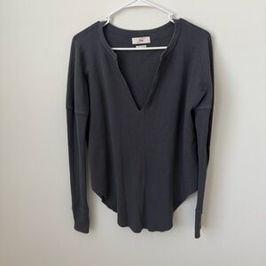 TNA by Aritzia Long Sleeve Waffle Knit Drop Shoulder Thermal Charcoal Size Small